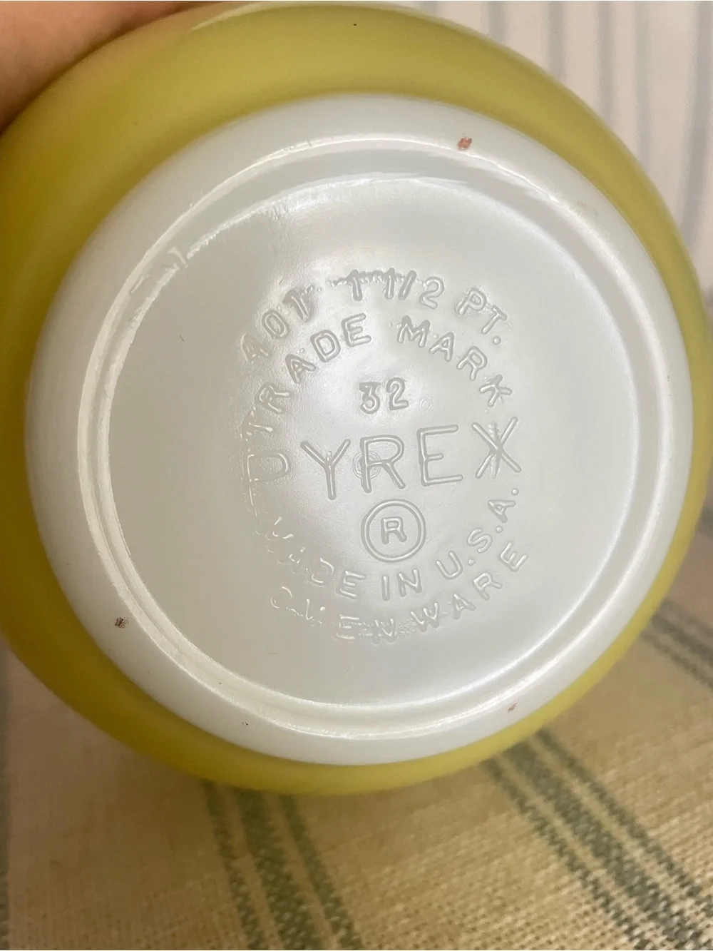 Pyrex Vintage 60s Nesting Mixing Bowls Set in Verde Avocado Green 401 402 & 403